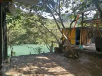 河邊漂流小屋 住宿飯店