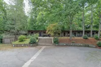 The Furry Lodge & Suites 13 Hotels in Lake Junaluska