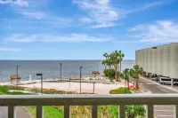 Pearl Suite, a Balcony Bayview Suite & Htd Pool