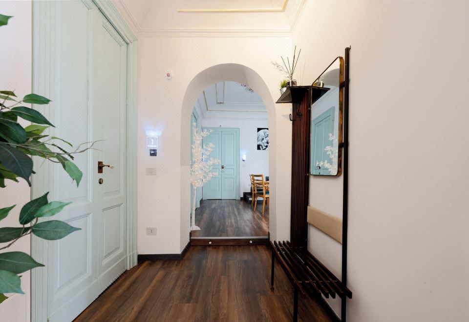 깔끔하게 정돈된 호텔 침대