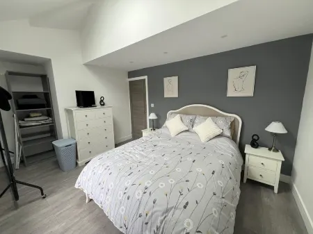 Whole House -Sleeps4-Parking-Garden-Bikinghiking