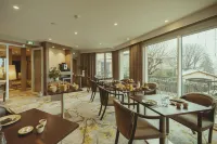 Auberge de Clochemerle - Spa & Restaurant Gastronomique étoilé Hotels in Blace