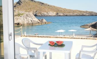 Beachfront Studio Kyma West