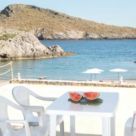 Beachfront Studio Kyma West Отели в г. Мојрес