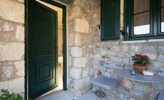 Verga Stone Haven - Seafront Waves' Embrace