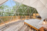Secluded Mountain Retreat with Hot Tub, Fire Pit Hotels in Hampshire County
