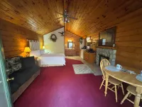 Autumn Leaves ROMANTIC Log Cabin in the woods. Hot Tub & Wood Burning Fire Place