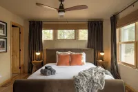 Charming Mtn Cabin Getaway - Hot Tub, Stunning Views, Fire Pit  & 4 Acres - 4-Star