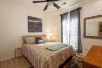 Charming Charlotte 3-bedroom house, Fenced Yard, 5 Mins to Carowinds, WiFi, Pets Hotels near Rivergate