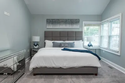 15 Mins From PHL International Airport - Modern Rancher Style Home in Chester PA 호크 섬 주변 호텔