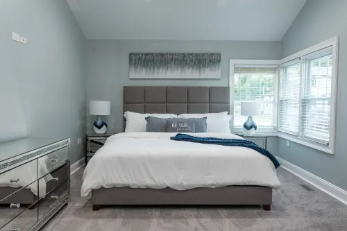 15 Mins From PHL International Airport - Modern Rancher Style Home in Chester PA