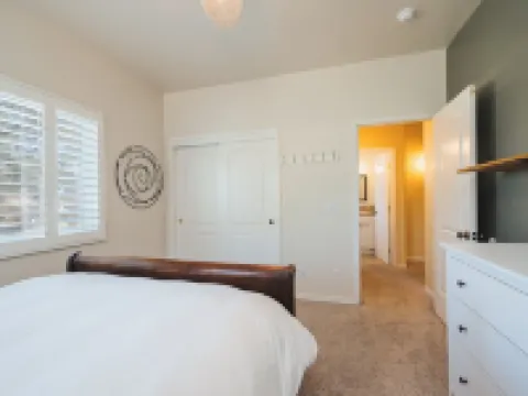 Downtown Retreat w/ Hot Tub and Fire Pit! Hoteles en Templeton