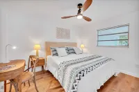 Peaceful Villa, 3.3 mi to the Beach & Big Parking