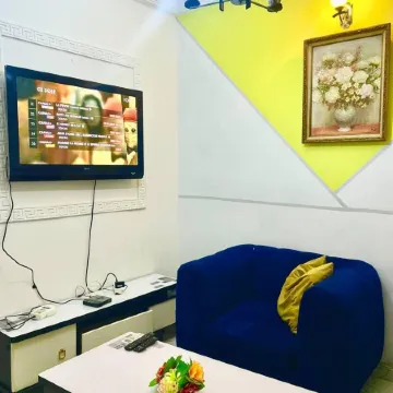 1 Bed Studio Sleeps 2 - Wifi Balcony Parking