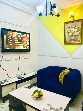 1 Bed Studio Sleeps 2 - Wifi Balcony Parking