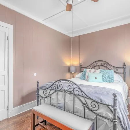 Close to Hospital and Downtown, Eastside Bungalow, Dogs Welcome + Fee