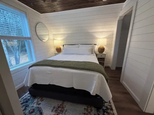Keep it simple at this peaceful and centrally-located private haven.