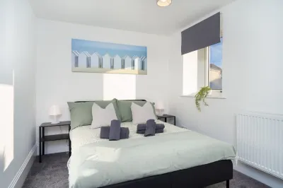 Modern 5 BED-2 BATH Apartment Hotels in 