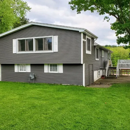 ROCK RIVER HIDEAWAY Grill, Fire Pit, Pet Friendly with a fee of 30.00 per night