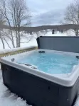 Boyne Mountain RetreatPet Friendly, WI-FI, Linens, 2 Car Garage