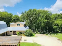 Spacious and Beautiful Riverfront Home!