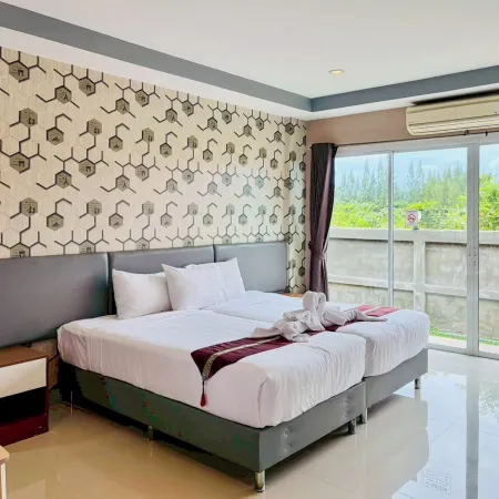 Baan Phing Phu Praew Cha-Am