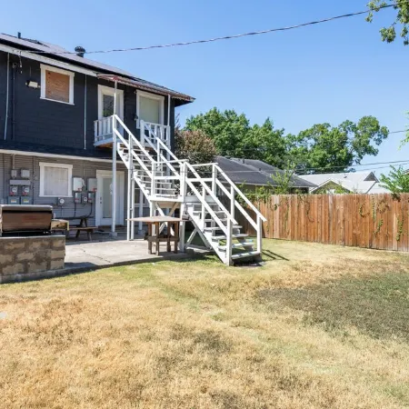 6 bedroom spacious living near downtown