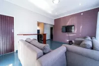 KhayaLethu Cottage 2 Cozy home, 10mins walk to the majestic falls. Lovely garden