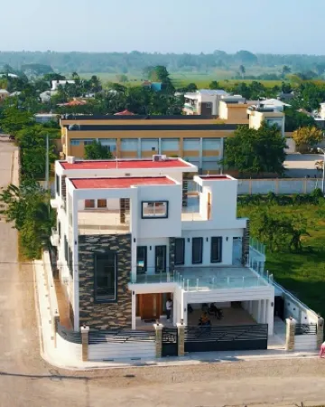 Spacious Luxury 5-Bedroom, 7 Bath Villa w/ AC & Wi-Fi - 15min North of Cabarete のホテル