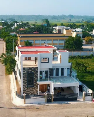 Spacious Luxury 5-Bedroom, 7 Bath Villa w/ AC & Wi-Fi - 15min North of Cabarete