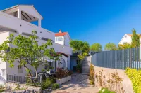 Family-friendly apartment LiJan °3 with heated salt water pool and sea view Hotels near Frankopan Castle