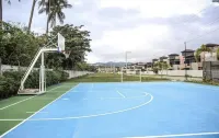 Cozy beach front home retreat. Pet and family friendly!