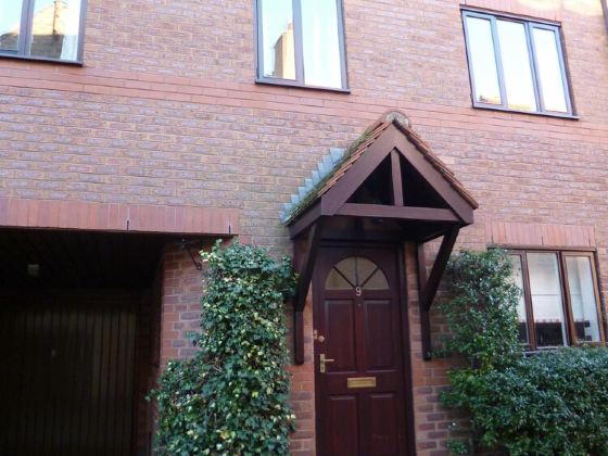 Modern Townhouse In The Heart Of Historic Beverley