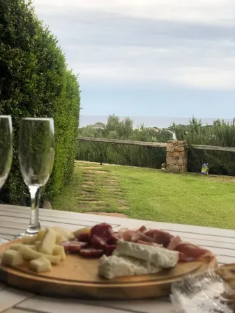 Spectacular sea view of the entire bay of Su Giudeu. King size bed +topper