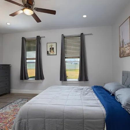 Cozy & spacious 4-bedroom house in Del Valle.  Minutes to COTA, Tesla, & I45