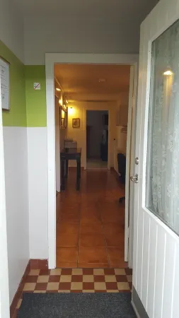 Apartment close to center of town in a quiet area Отели в г. Akureyrarbaer