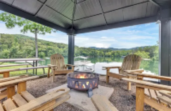 Mountain Lake Retreat w/ Concrete Walkway w/ Kayaks