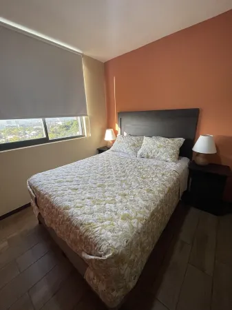 10 minutos del shopping mall la gran via Отели рядом с достопримечательностью «Парк Панчо Лара»