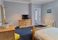 Comfortable and Spacious - Guest Room 7