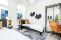 Perfect for 4 | 10min zur Messe, Bathtub + Shower, full Kitchen