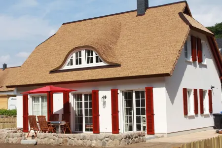 Fantastic vacation home on the coastal forest with terrace and child-friendly garden Отели в г. Козеров