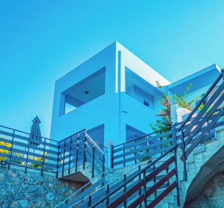 4 bed villa private pool sleeps 10. Great sea mountain views, walk to taverna.