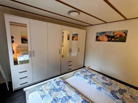 Veluwe Apeldoorn: spacious comfortable chalet + garden - beautiful child-friendly park Отели рядом с достопримечательностью «Jachthuis St. Hubertus»