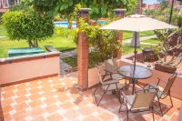 Pool view, Steps from Beach...Brand New Hotels in Cerritos