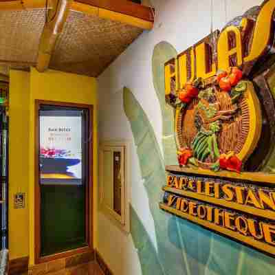 The "Hula’s Hideaway" just 20' to the Bar! Waikiki Grand Hotel® 2nd Floor studio Hotel Exterior