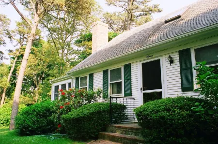 Family friendly home, walk to beach, central AC