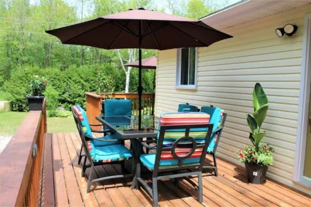 *New* Cozy 4 Season Family Cottage