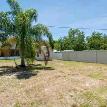 Renovated 3/2 Minutes to Downtown and Beaches Hotel Exterior