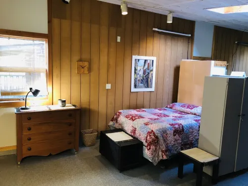 Adirondack Indian Lake NY-Good WiFi.  Sleeps 8.  Families, friends and dogs. Hotels in Indian Lake