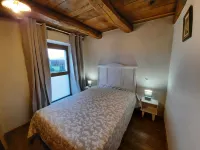 Detached 19th-century farmhouse in the Ségala region of Aveyron Hotels in Pradinas